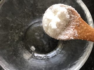 9、鸡丝凉面,调酱汁：半勺糖