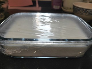 12、水果双皮奶????,铺上保鲜膜