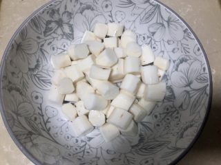 3、山药枸杞粥,清洗干净切成段