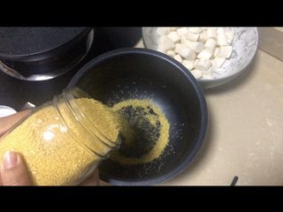 4、山药枸杞粥,电饭锅加小米