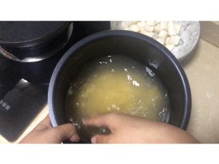 6、山药枸杞粥,淘洗干净