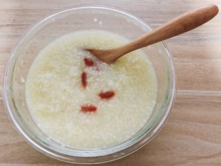 11、山药枸杞粥,煮好啦，喜欢甜的可以放枸杞的时候一起放点冰糖