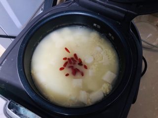 10、山药枸杞粥,加入枸杞煮10分钟即可