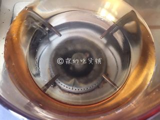 5、杂粮八宝粥,锅里放入足量的水