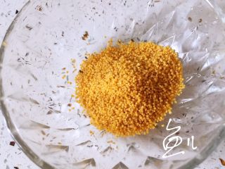 1、绿豆小米粥,准备黄小米