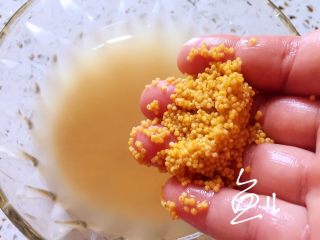 4、绿豆小米粥,煮绿豆的时候淘洗小米，不要用手搓洗，用水冲洗即可