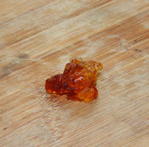 2、桃胶薏米养颜祛斑粥,除去上面的黑色物质