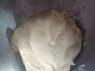 3、香酥绿豆饼,混合材料A,制成酥油。