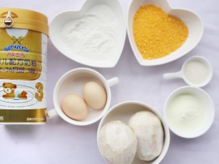 1、喜庆又好吃的黄金芋头酥,准备食材：①荔浦芋头2个&nbsp;②澳优能立多G4奶粉20g&nbsp;&nbsp;③鸡蛋2个&nbsp;④面粉40g ⑤面包糠50g&nbsp;⑥白糖适量