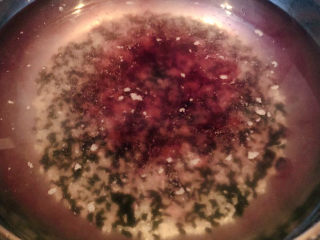 6、红枣黑米粥,大火煮起来一定要防止水溢出来噢