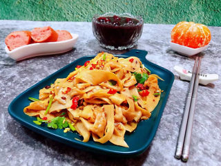 13、红枣黑米粥,寒冷的冬季来上一碗暖暖的大枣黑米大米粥真是美美哒