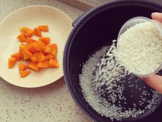 4、南瓜粥,淘米