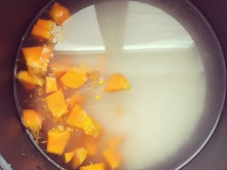 6、南瓜粥,均匀搅拌