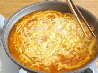 10、西红柿鸡蛋面12m+,小火煮一会儿