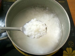 7、#宝宝辅食#香菇肉末胡萝卜粥,熬到粥粘稠