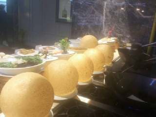 7、空心麻球,这是制作好了的麻球，有篮球那么大。好看又好吃。