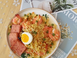19、耳光炒饭,这道耳光炒饭就完成了。营养非常丰富，味道很有层次，大家快来试试吧