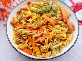 11、墨鱼杂蔬炒螺丝意面,味道超级棒！