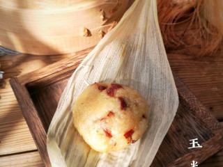 15、玉米粑粑,特别是加了甜甜的若羌枣肉，和糯糯的玉米很搭配，软糯甜甜特好吃！