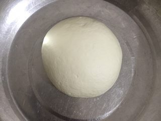 4、糯米烧卖,一直揉到三光后盖上保鲜膜醒发半个小时