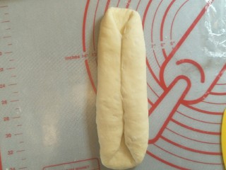 14、超软拉丝北海道土司（2个）,两边折起再擀长