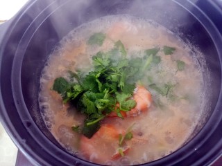 16、鲜虾粥,然后再放入香菜