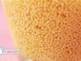 1、小米不要只会熬粥喝，该换换花样啦！,小米加水浸泡2小时