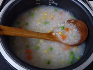 9、瑶柱蔬菜杂粮粥,待锅工作完成即可