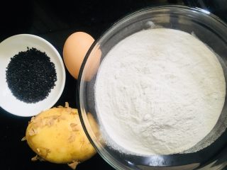 1、土豆饼,准备所需食材