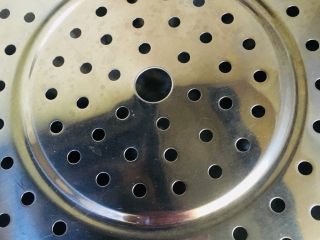 5、土豆饼,放入蒸笼