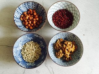 1、腊八节+腊八粥,花生、红豆、薏米、核桃仁