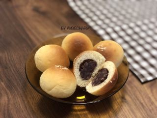 9、无油陈皮红豆馅小面包,出炉夹出晾架上。凉至温热基本上已经被抢光光????????