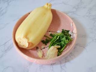 1、凉拌藕片,准备食材