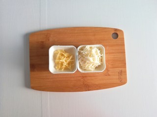 4、健脾养胃苹果山药小米粥,苹果山药擦丝