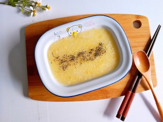 10、健脾养胃苹果山药小米粥,出锅后撒入黑芝麻粉提味即可食用