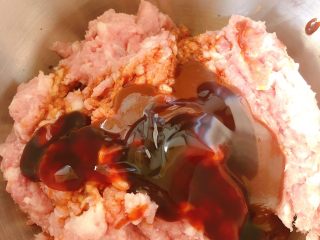 4、鲜肉包子,加甜面酱+蚝油