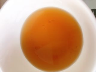 11、鲜肉包子,最后我们加香油搅拌