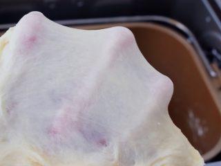 4、猪排汉堡包,就是可以拉出薄薄一层膜