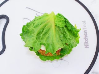 31、猪排汉堡包,放入生菜