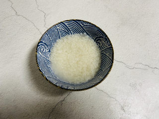 2、红枣南瓜粥,大米淘洗一下