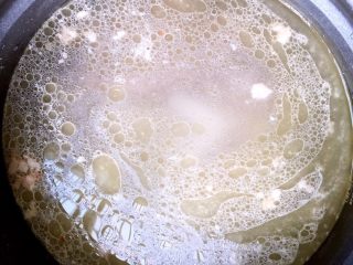 6、肉末山药粥,加水至电饭煲3/4满处，按煮稀饭即可。