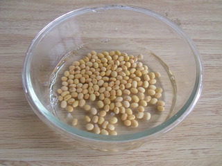 2、白粥,黄豆提前泡一晚上