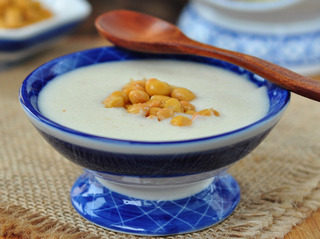 6、白粥,吃的时候放上五香豆，拌开即可