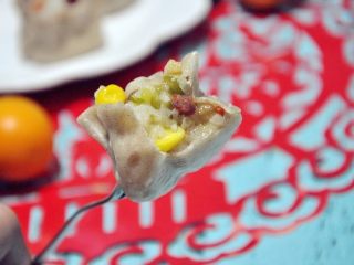 15、褐麦香肠烧麦, 趁热吃，皮很劲道，馅很软糯，吃过你就会爱上它。