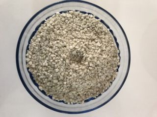 1、冰糖红枣枸杞薏米水,和普通薏米不一样的糯薏米,没有普通薏米中间那种黑色芯子,普通薏米是梗米种出来的,这种是糯米中出来的,品质肯定没话说,淮土出品最佳,我问当地朋友买的就是宁化淮土薏米。网上太白的那种不要买,怕硫熏过。太新的也不要买,一般当年买的就是去年的货,现买现去壳。尤其上半年,是不可能买到当年的货,还没种出来呢!