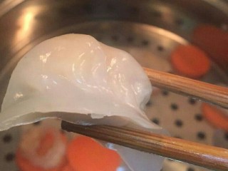 21、广东早茶de水晶虾饺✨, 夹一个尝尝。