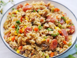 15、香到流口水的香菇腊肠焖饭,一盘根本不够吃。