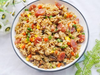 16、香到流口水的香菇腊肠焖饭,超级好味道。