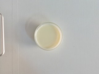 8、宝宝版美龄粥,奶粉冲泡好备用