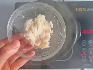 9、宝宝版美龄粥,加入山药搅拌均匀